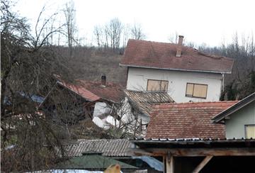 H. Kostajnica- Oštećeno desetak kuća, nema ozlijeđenih- na klizištu i premijer 