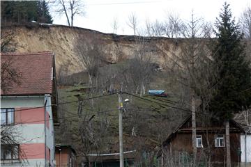 Zbog odrona u Hrvatskoj Kostajnici urušeno šest kuća