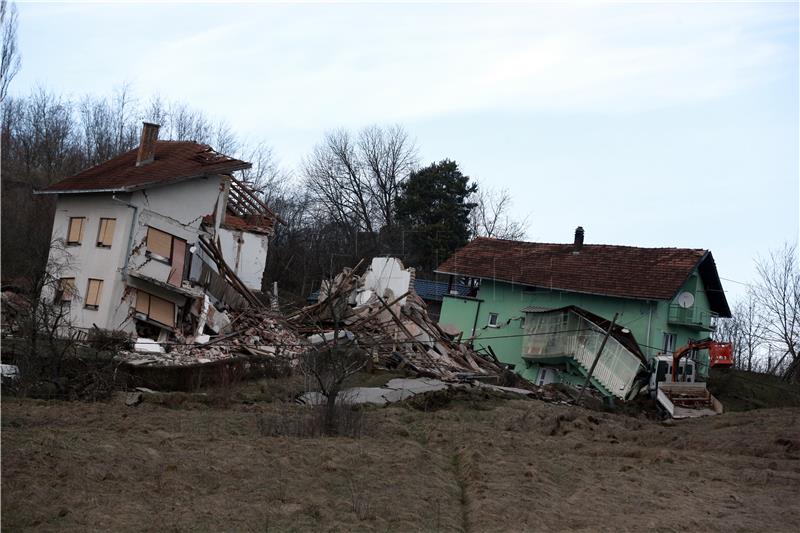 Zbog odrona u Hrvatskoj Kostajnici urušeno šest kuća