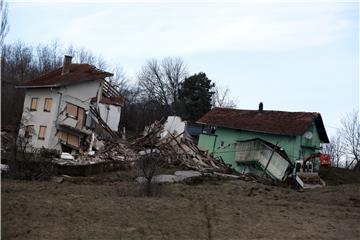 Kostajnički stradalnici očekuju da im se trajno riješi smještaj