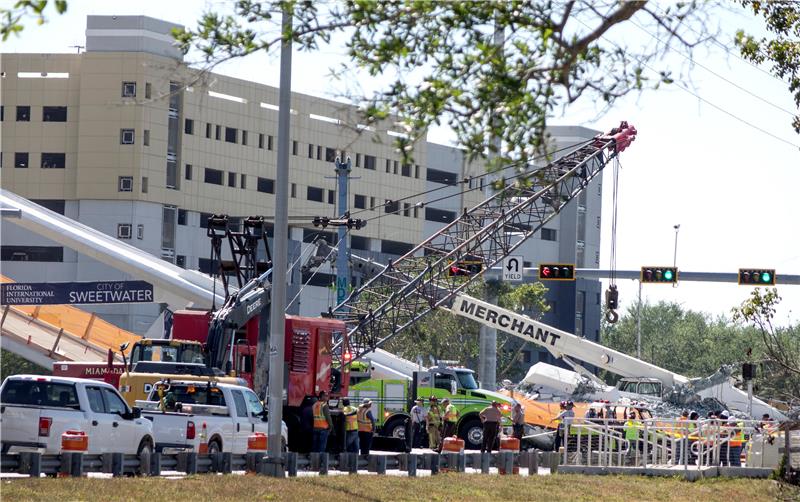 USA MIAMI PEDESTRIAN BRIDGE COLLAPSED