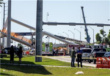 USA MIAMI PEDESTRIAN BRIDGE COLLAPSED