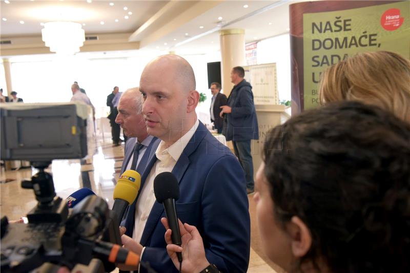  Tolušić nazočio manifestaciji "Naše domaće, sada i ubuduće"