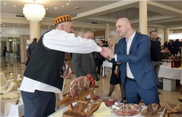  Tolušić nazočio manifestaciji "Naše domaće, sada i ubuduće"