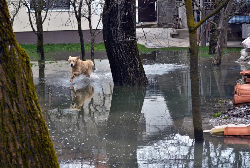 Vodni val prošao Karlovcem