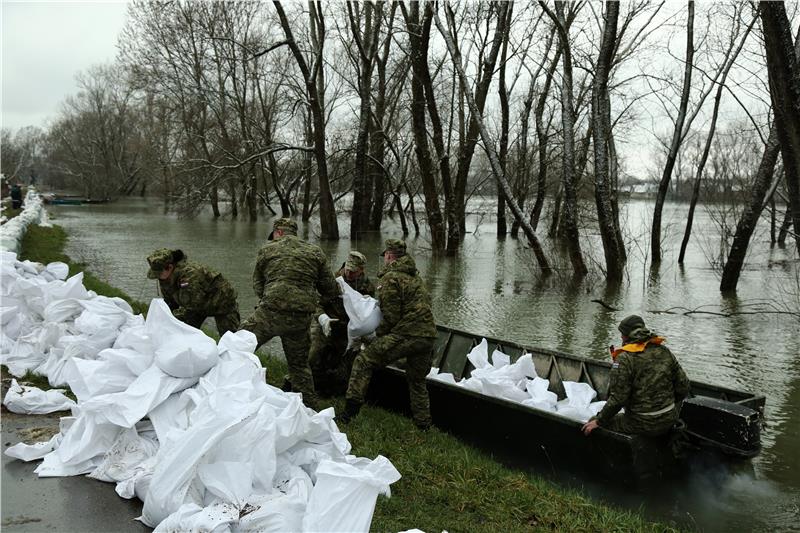 Vojska pomaže u Jasenovcu