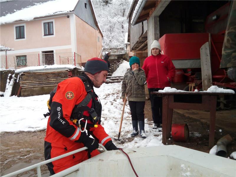 Kosinjski Bakovac je opet povezan cestom, iako samo preko šuma