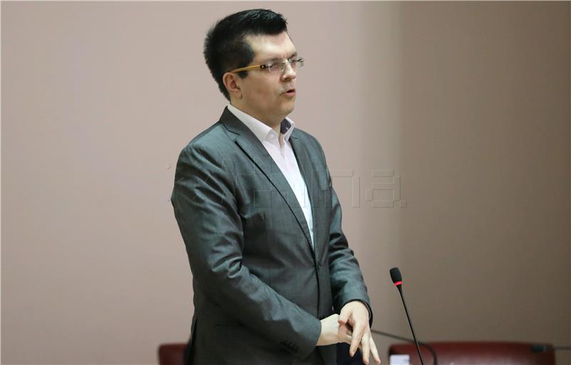 Opposition MP calls on the general public to oppose the planned pension reform 