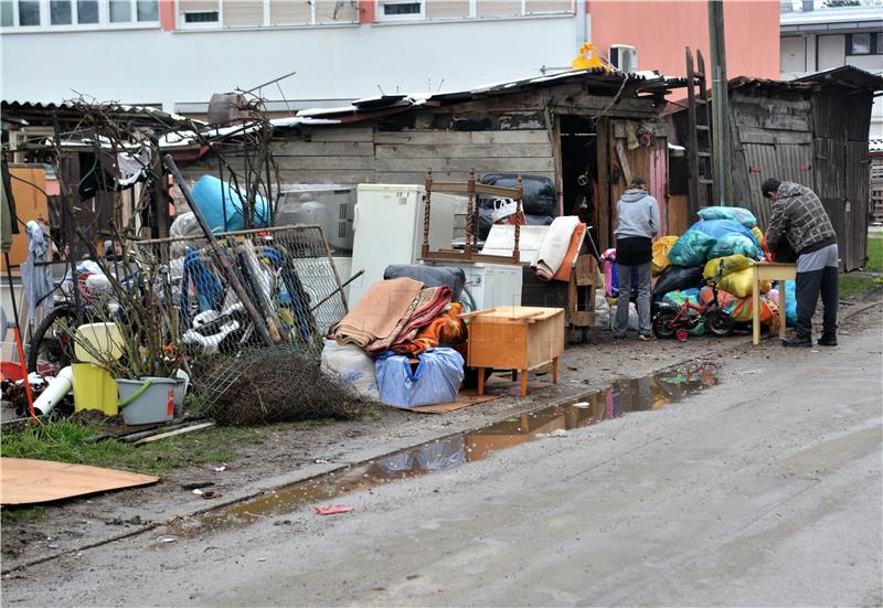 Romi Karlovca prihvatili preseljenje iz jedne gradske četvrti u kuće prigradskih naselja