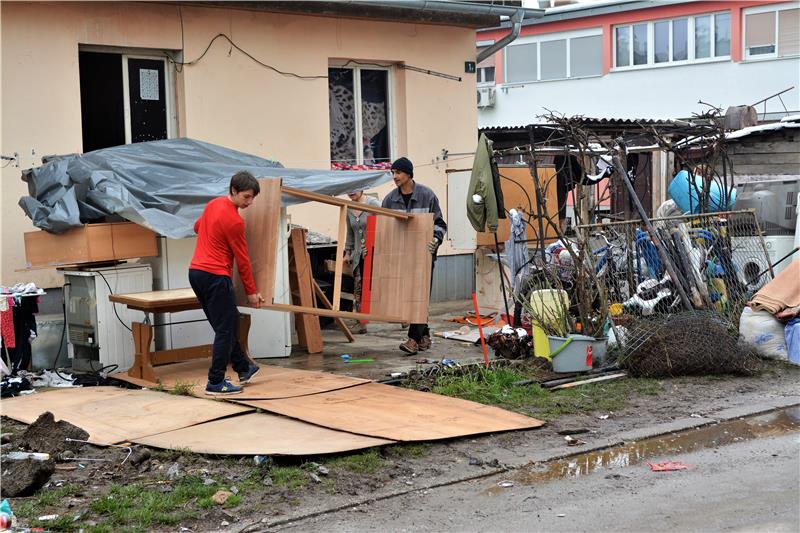 Romi Karlovca prihvatili preseljenje iz jedne gradske četvrti u kuće prigradskih naselja