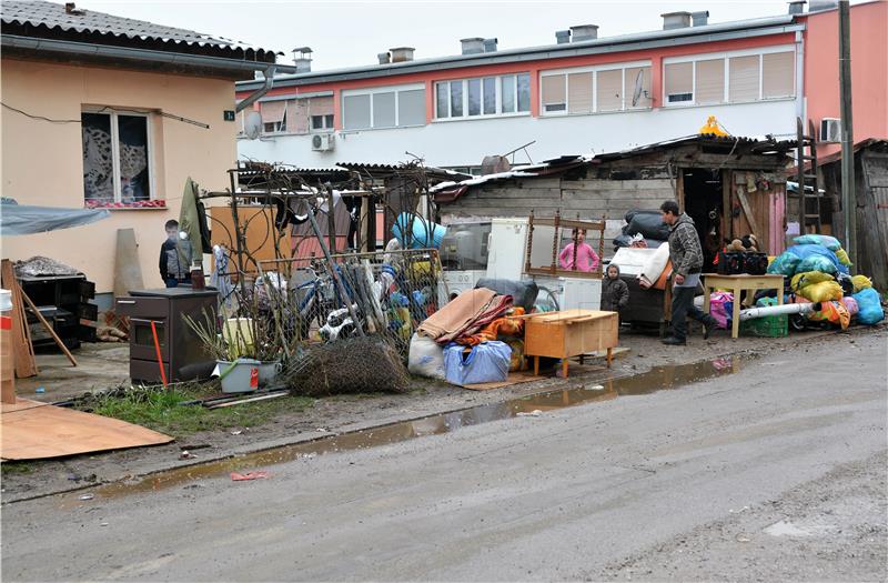 Romi Karlovca prihvatili preseljenje iz jedne gradske četvrti u kuće prigradskih naselja