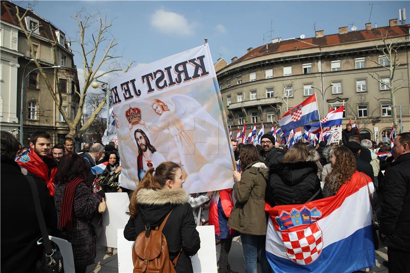 Okupljanje sudionika prosvjeda protiv ratifikacije Istanbulske konvencije,