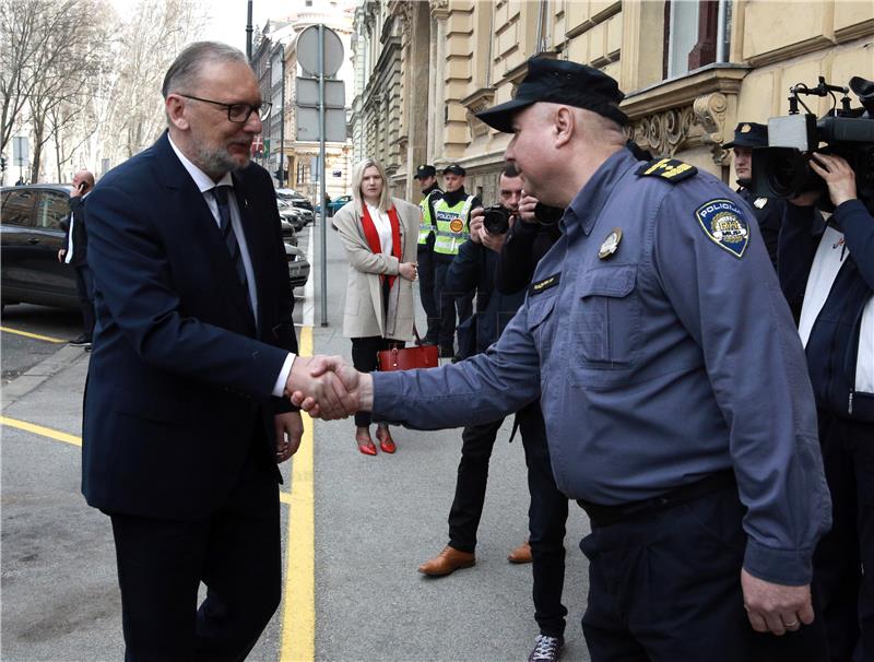 Ministar Božinović obišao obnovljene prostore zagrebačke Prve policijske postaje 