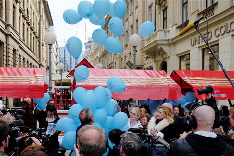 Pušteni plavi baloni povodom Svjetskog dana svjesnosti o autizmu