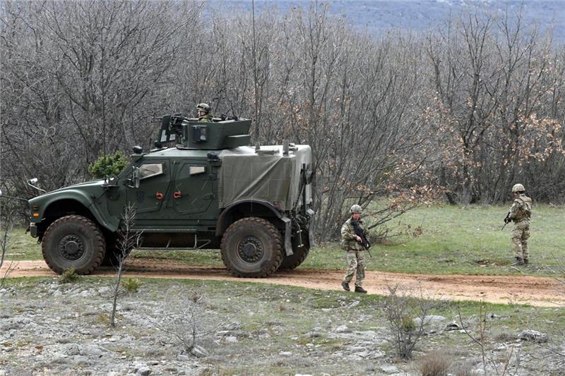 Knin: Održan završni prikaz zajedničke obuke britanskih i hrvatskih oružanih snaga CROATIAN DAGGER