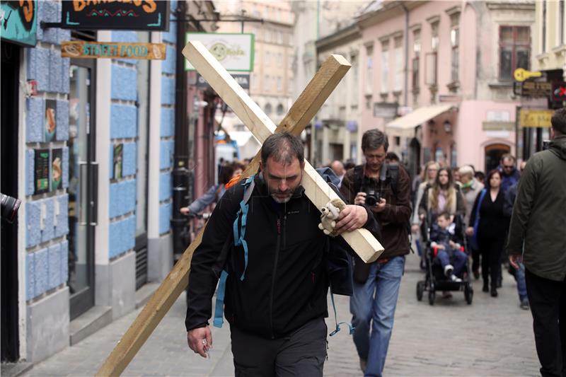 Dolazak Saše Pavlića s križem iz Rijeke pred Vladu RH