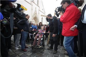 Dolazak Saše Pavlića s križem iz Rijeke pred Vladu RH