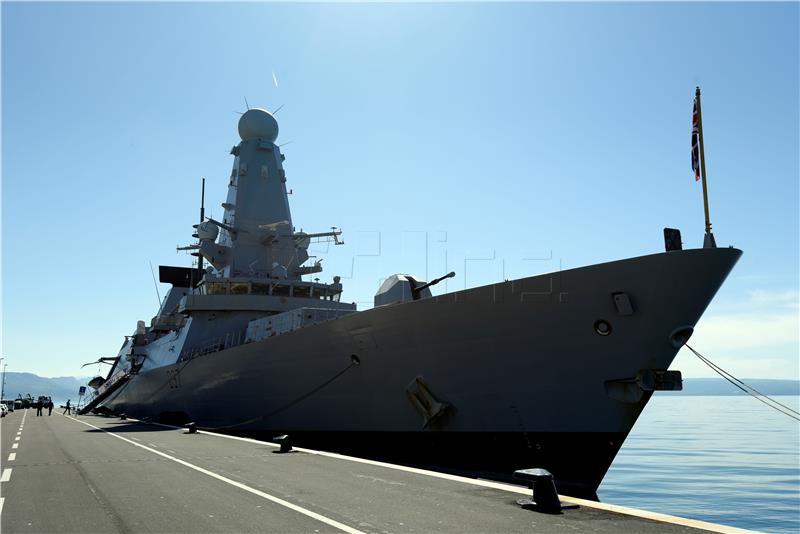  Britanski razarač HMS DUNCAN u posjetu  Splitu