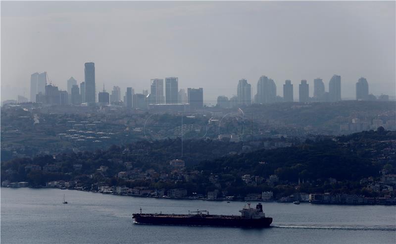 Tanker se zaletio u povijesnu palaču na istanbulskom Bosporu