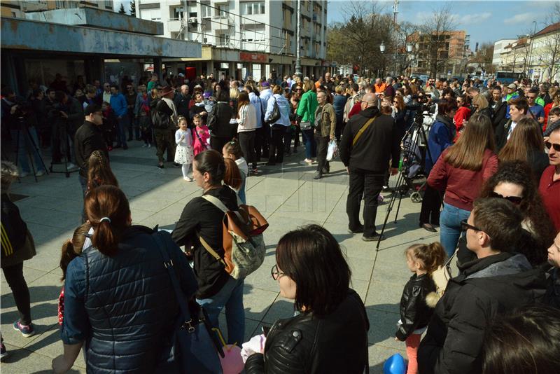 Slavonski Brod residents stage protest over air, water pollution