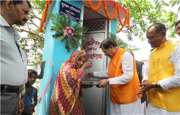 INDIA POVERTY TOILET