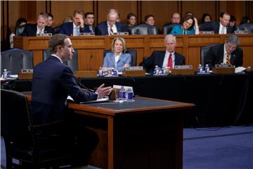 Zuckerberg odolio naporima američkih senatora da ga privole da se obveže na regulaciju 