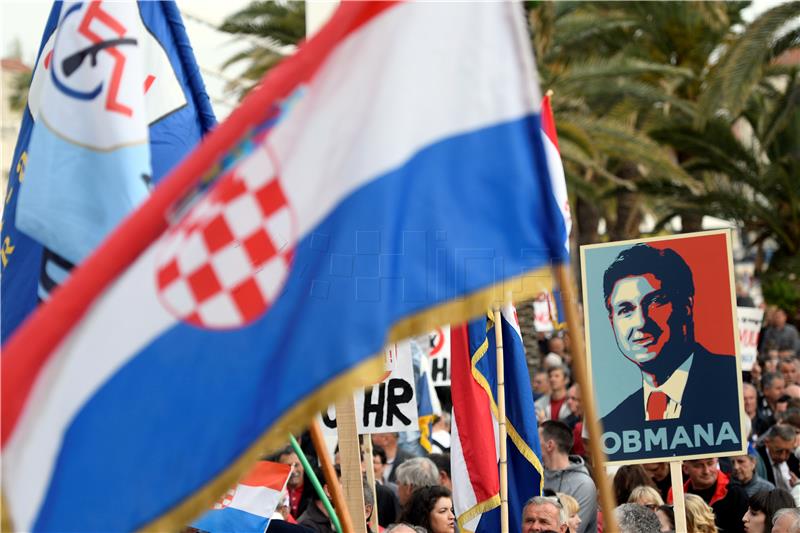 Prosvjed građanske inicijative 'Hrvatska protiv Istanbulske konvencije' na splitskoj Rivi