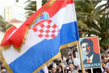 Prosvjed građanske inicijative 'Hrvatska protiv Istanbulske konvencije' na splitskoj Rivi