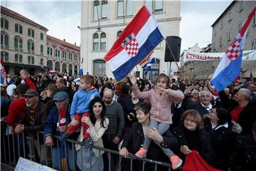 Prosvjed građanske inicijative 'Hrvatska protiv Istanbulske konvencije' na splitskoj Rivi