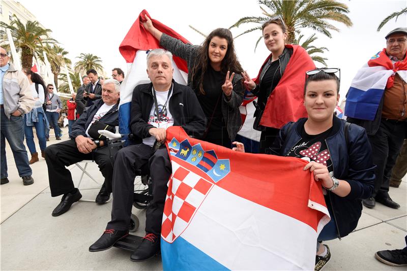 Prosvjed građanske inicijative 'Hrvatska protiv Istanbulske konvencije' na splitskoj Rivi