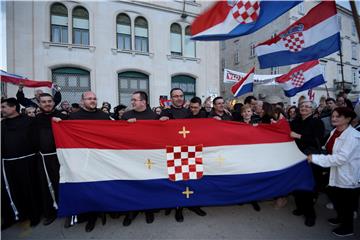 Prosvjed građanske inicijative 'Hrvatska protiv Istanbulske konvencije' na splitskoj Rivi