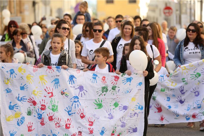 Prosvjed građana Slavonskoga Broda na Markovu trgu