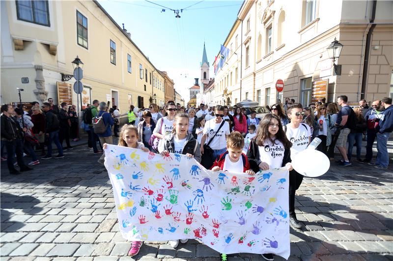 Prosvjed građana Slavonskoga Broda na Markovu trgu