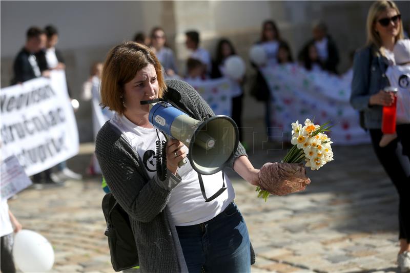 Prosvjed građana Slavonskoga Broda na Markovu trgu