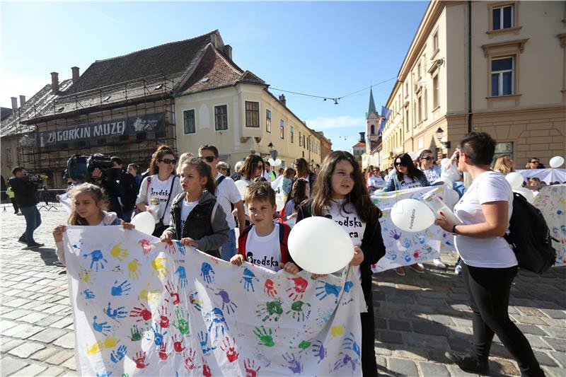 Protest against air, water pollution in Slavonski Brod held outside gov't offices