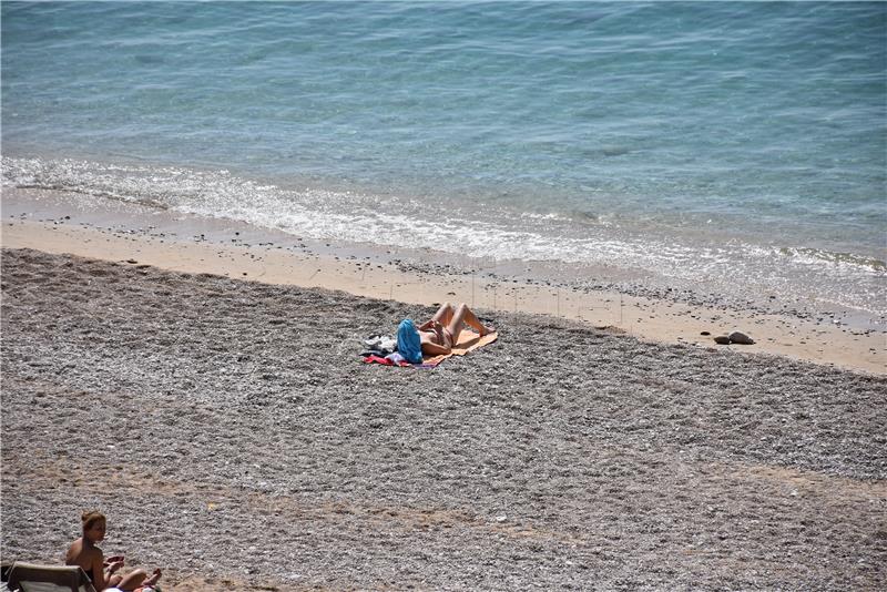 Kupači na dubrovačkim plažama Porporela i Banje