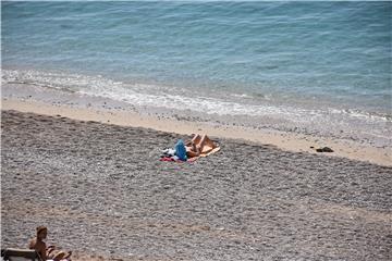 Kupači na dubrovačkim plažama Porporela i Banje