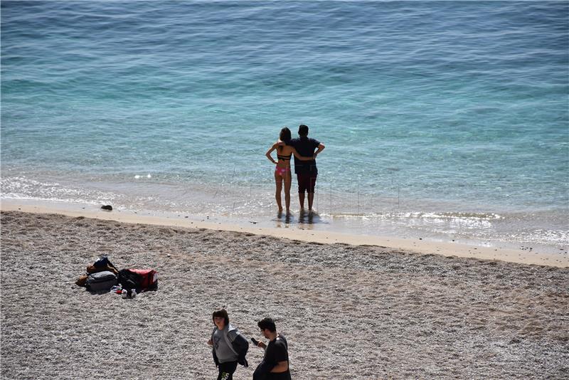 Kupači na dubrovačkim plažama Porporela i Banje