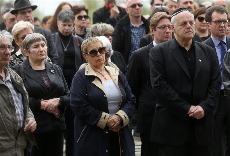 Komemoracija žrtvama logora Jasenovac kod skulpture "Cvijet" u Spomen Parku Jasenovac