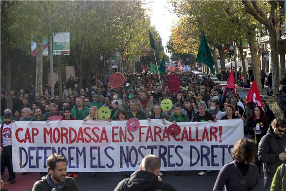 Barcelona mirno prosvjeduje za slobodu političkih zatvorenika 