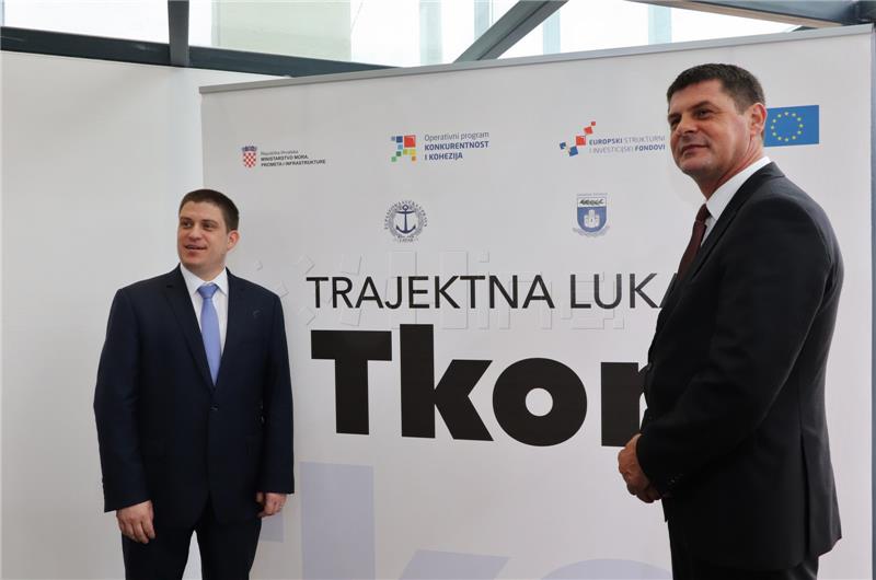 Butković potpisao ugovor za dodjelu bespovratnih 32 milijuna kuna za gradnju trajektne luke Tkon