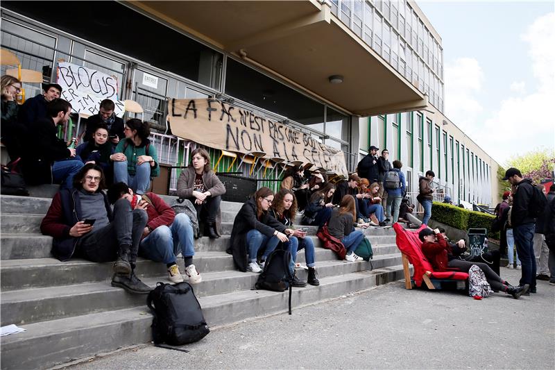 FRANCE PROTEST UNIVERSITY PROTEST