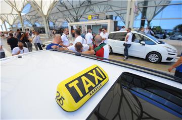 Udruga Radio Taxi Split: Protuzakonito oduzimanje ovlasti lokalnoj samoupravi da ograniči broj taxi vozila