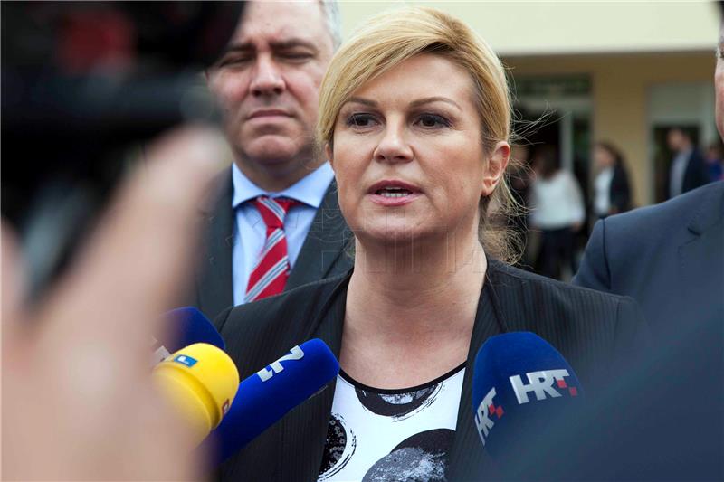 Predsjednica Grabar-Kitarović odgovarala na novinarska pitanja u Kninu