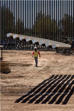 USA CALIFORNIA BORDER FENCE