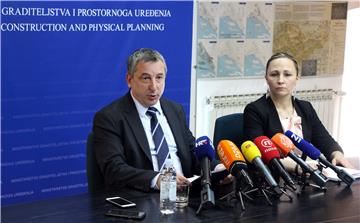 Tiskovna konferencija ministra Štromara