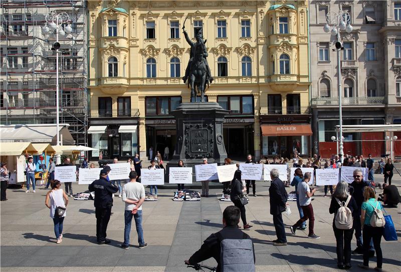 Performans "Ili žmiriš, ili si za kastraciju"