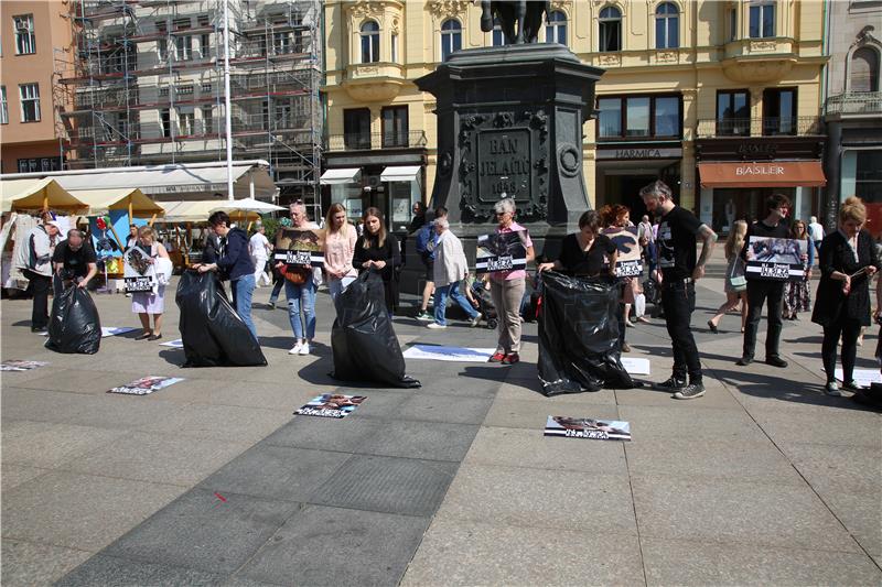 Performans "Ili žmiriš, ili si za kastraciju"