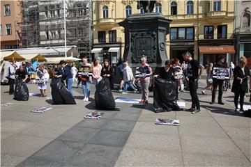 Performans "Ili žmiriš, ili si za kastraciju"