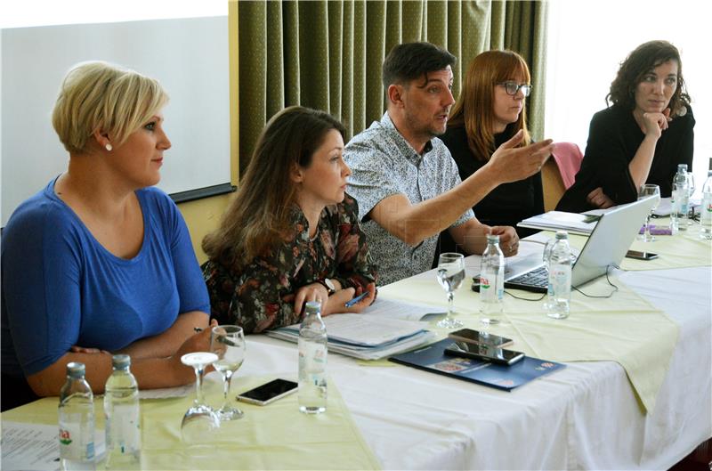 Tribina "Izazovi i mogućnosti za integraciju osoba pod međunarodnom zaštitom iz perspektive javnih službi''